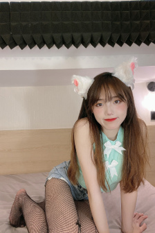女生把腿打开让男生捅