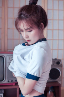 女短裙野外树林野战老头